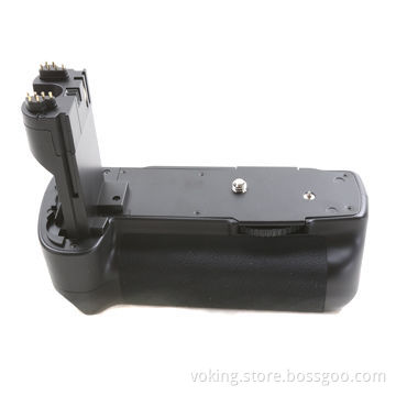 Battery holder for vertical shooting for EOS 70D